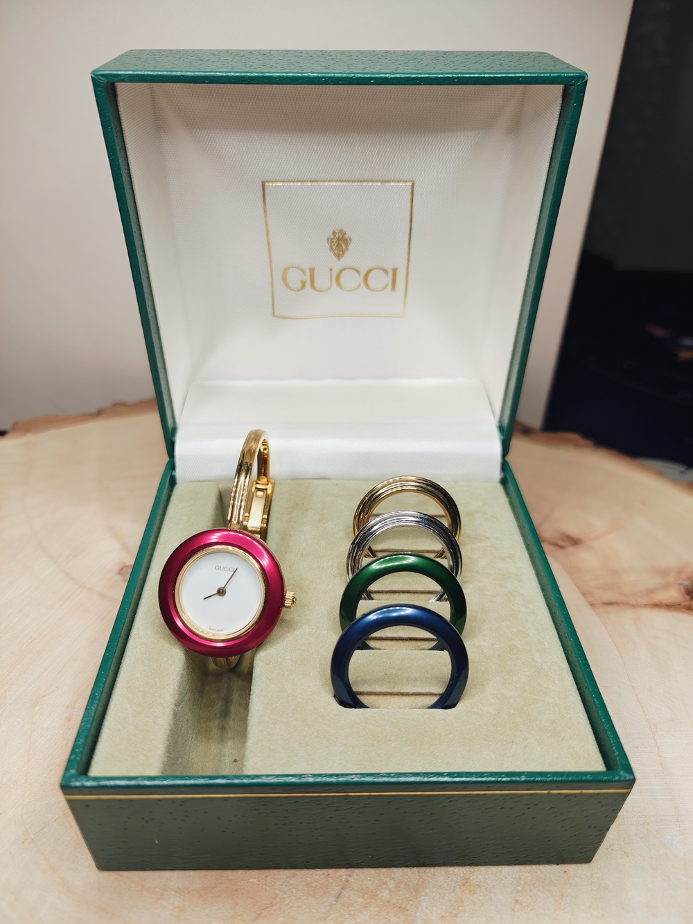 Gucci 11/12.2 Interchangeable Bezel Bangle Watch
